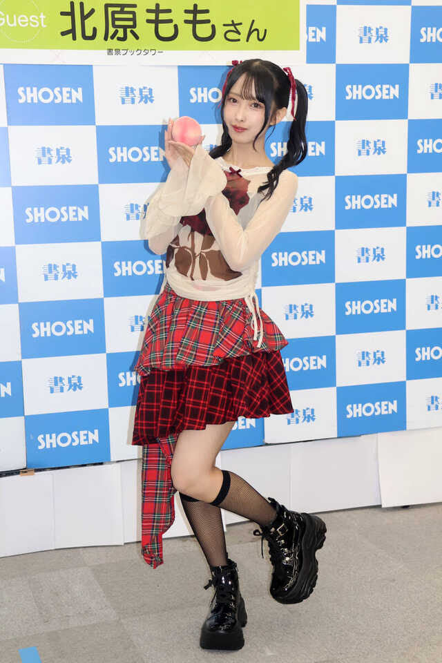 OCHA NORMA・北原もも、1億2000万人に初写真集買って