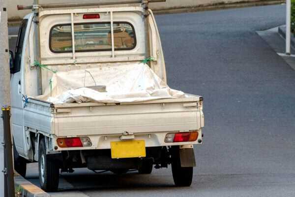 トラックの荷台(画像:写真AC)