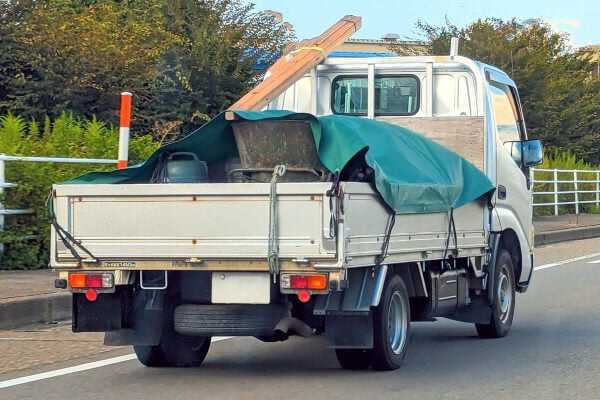 トラックの荷台(画像:写真AC)