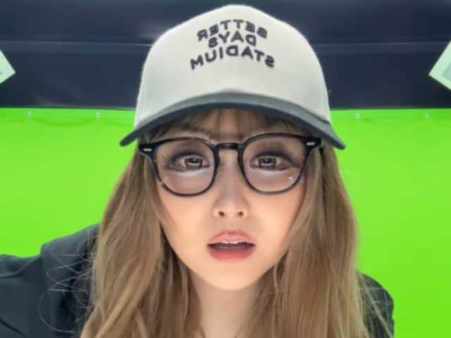 タレントの鈴木奈々さんは3月24日、自身のInstagramを更新。平成ギャルメイクを披露しました。（サムネイル画像出典：鈴木奈々さん公式Instagramより）