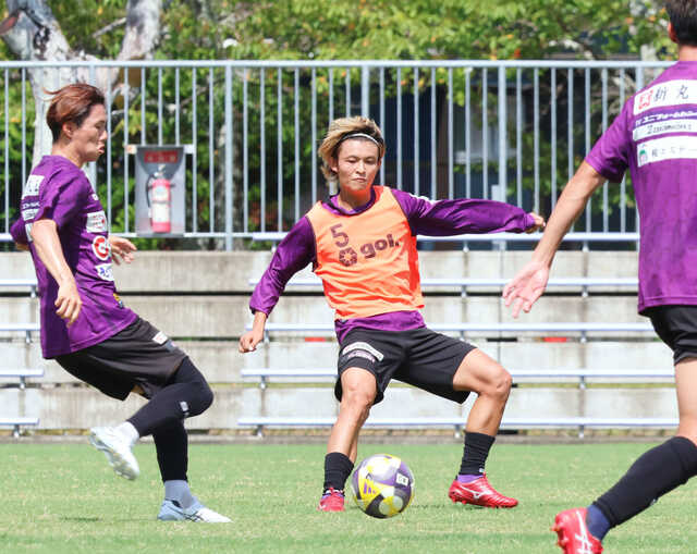 復刻Jリーグチップス 藤枝MYFC 浅倉廉 キラ Jリーグチップス 非売品 藤枝MYFC 28番 浅倉廉選手 - メルカリ