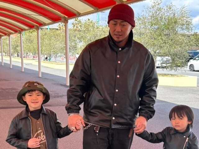 元プロ野球選手の中田翔さんは3月20日、自身のInstagramを更新。2人の息子との親子リンクコーデを披露し、反響を呼んでいます。（サムネイル画像出典：中田翔さん公式Instagramより）