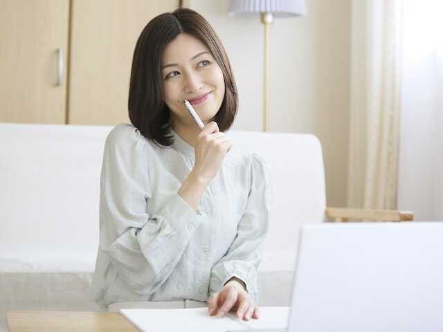 「1億円を貯める人」と聞くと、細かくお金の計算をして無駄を徹底的に省くような、効率重視の人物を思い浮かべるかもしれません。とはいえ、そんな中にもさりげない工夫や気遣いを欠かしません。その方独自のさまざまなこだわりがあるようです。※サムネイル画像：amanaimages