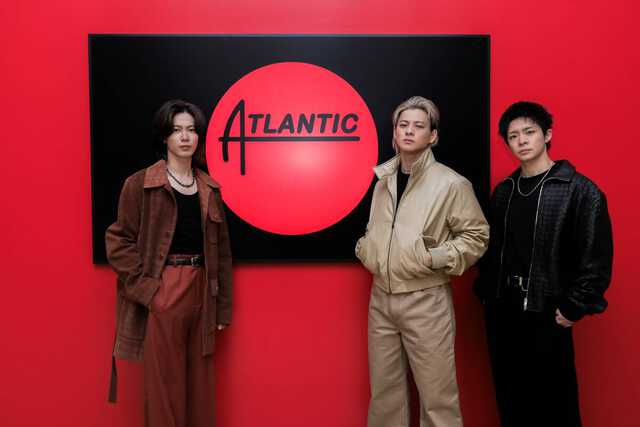 「Atlantic Records」との契約が決まった(左から)神宮寺勇太、平野紫耀、岸優太