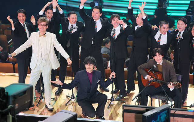 朝ドラ「あんぱん」スペシャルパフォーマンスを披露する（左から）山寺宏一、北村匠海、高橋文哉（カメラ・小泉　洋樹）