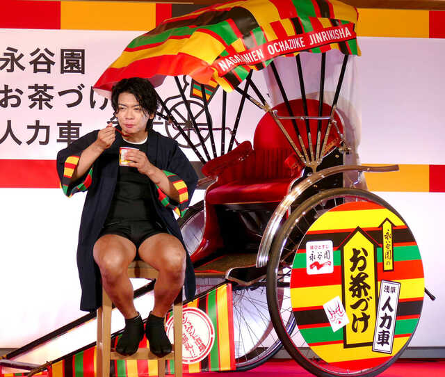 人力車 オリジナル マヂカルラブリー・野田クリスタルが永谷園カラーの人力車を引っ張るも