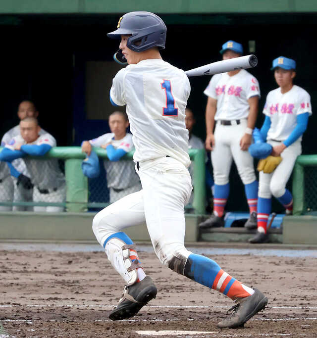 花咲徳栄 花咲徳栄・石塚 全打席出塁で横浜撃破 ソフトBスカウト熱視線