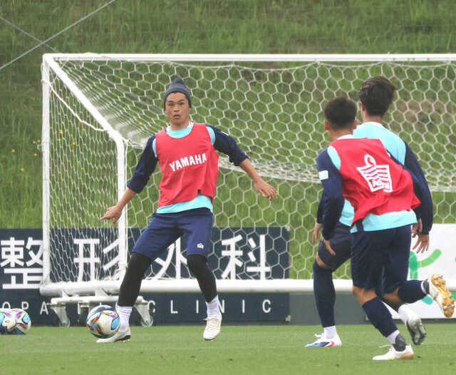 栃木C戦で今季初ゴールを決めた磐田の為田大貴(左)はFC大阪戦に向け練習(カメラ・伊藤 明日香)