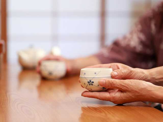 時間にゆとりができたシニア世代。お金の使い方を工夫しながら、今できる旅行を楽しみたいという人は多いはず。年金暮らしの中でどう旅を計画しているのか。All Aboutが実施したアンケート調査から、福岡県在住67歳女性のケースを紹介します。