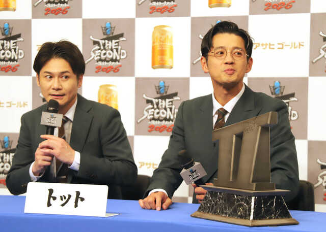 「THE　SECOND～漫才トーナメント」で優勝したトットの多田智佑（左）、桑原雅人