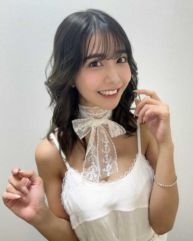 2i2天羽希純、美バストでガラス挟むお風呂ショット公開