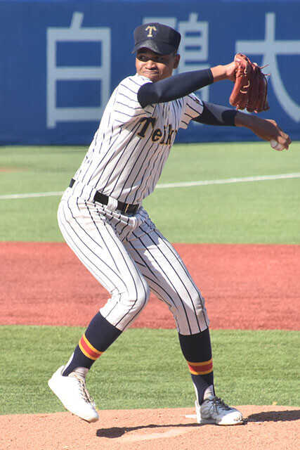 仁禮パスカルジュニア（帝京・東京）ナイジェリア人の父を持つ大型左腕だが、球速は常時120キロ台で変則投法を駆使する