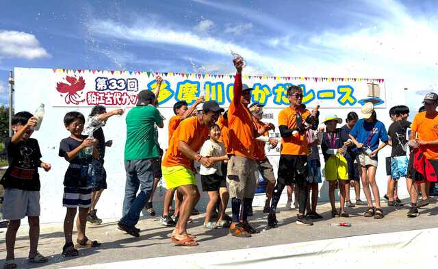 石柱いかだ 3年ぶりに「多摩川いかだレース」 本格派もアピール派もチーム