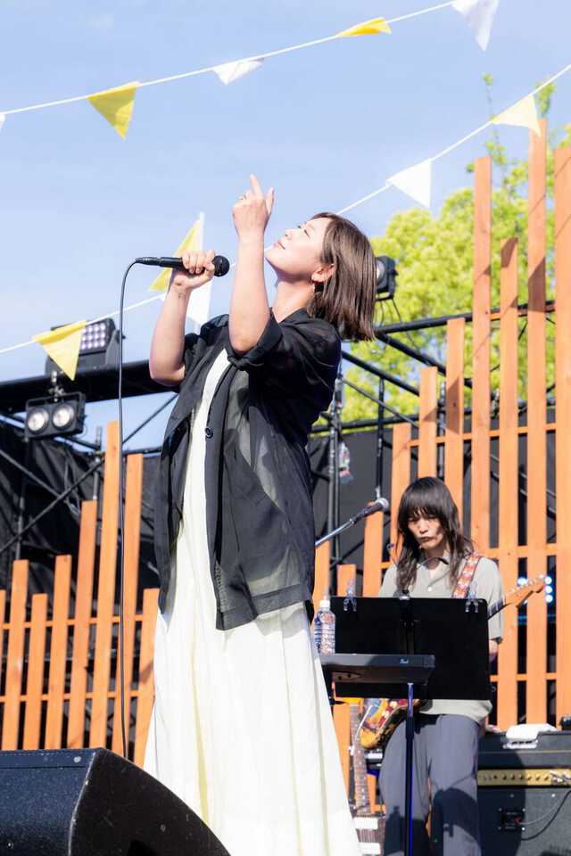約１０年ぶりに地元・大阪でフリーライブを行った絢香