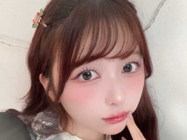 美容系YouTuberのnanakoななこさんは5月18日、自身のXを更新。“アイプチなし”のメイクを披露し、反響を呼んでいます。（サムネイル画像出典：nanakoななこさん公式Xより）