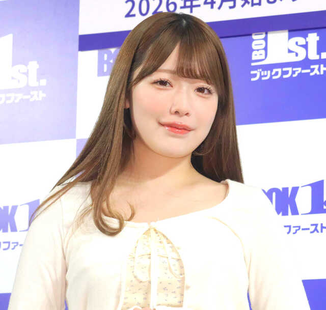 カレンダー発売イベントを行った塩見きら