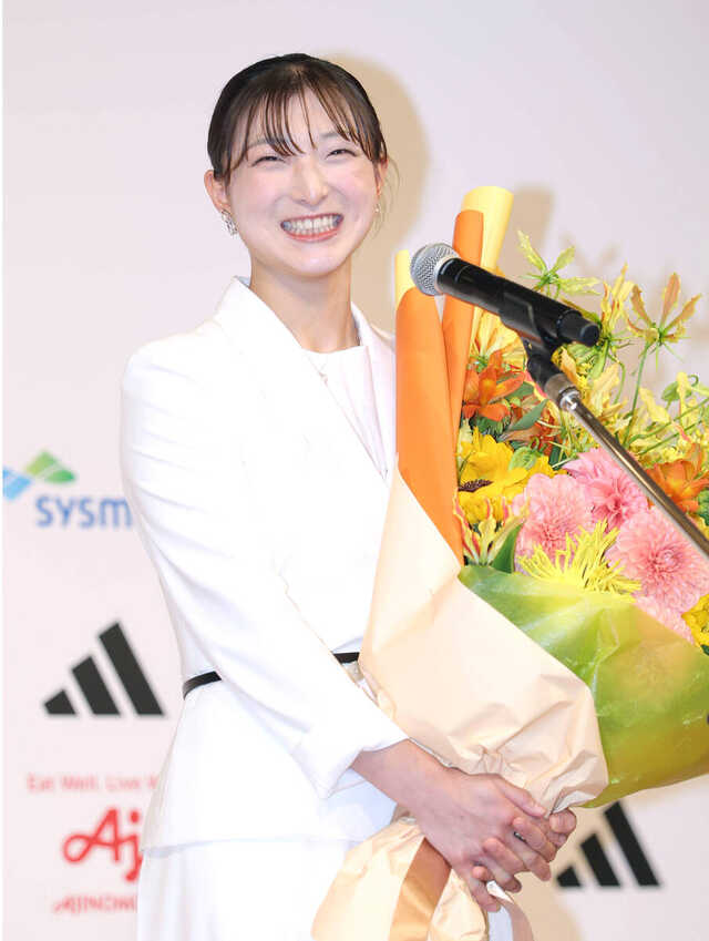 引退会見を行う坂本花織（カメラ・義村　治子）