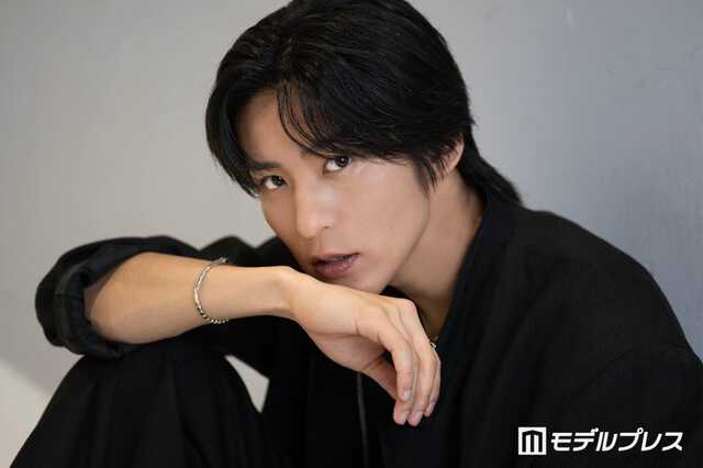 モデルプレスのインタビューに応じた目黒蓮（C）モデルプレス