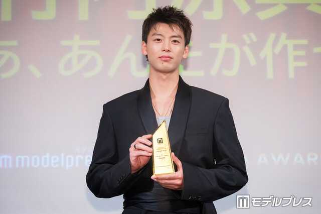 「モデルプレスベストドラマアワード」主演俳優部門1位を受賞した竹内涼真（C）モデルプレス