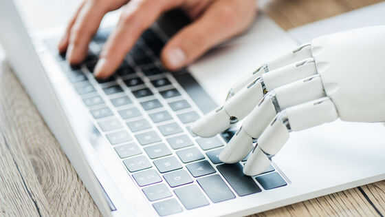 著名な人物風に文章を添削してくれるGrammarlyの「専門家レビュー」は実在する人物の名前を平気で無断使用しているという指摘 - 画像