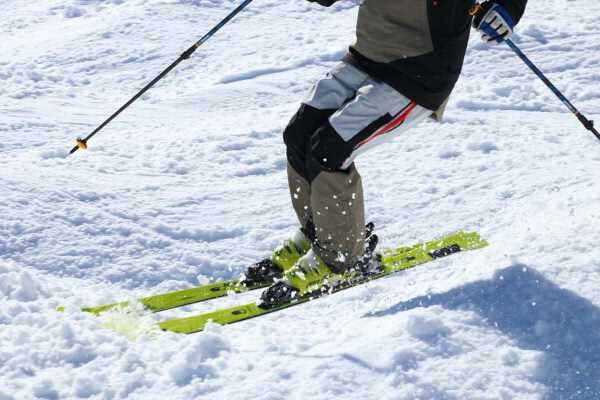 スキー（画像：写真AC）