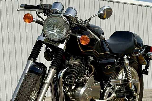 37年前のモデルなのに走行わずか1マイル！ タイムカプセルから出てきた