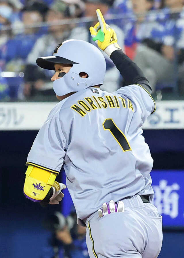 阪神】森下翔太が今季初の1試合2発 8回にバックスクリーンへ