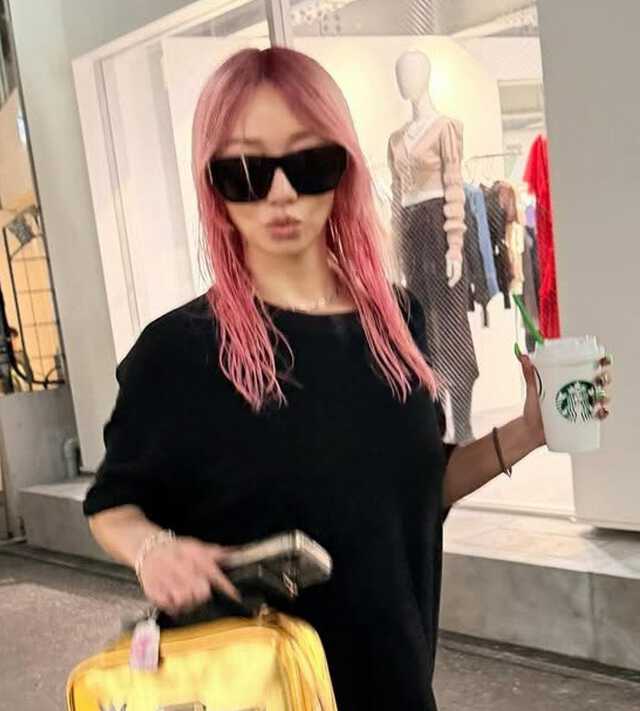 倖田來未 】 「ヘアー おメンテナンス」 ピンク髪のオフショットに反響