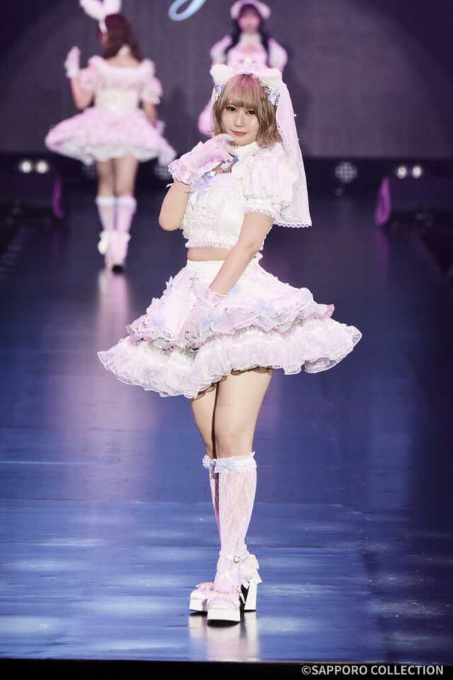 人気ライバー・りり姫、美脚×猫耳の“ゆめかわ”コーデで会場魅了