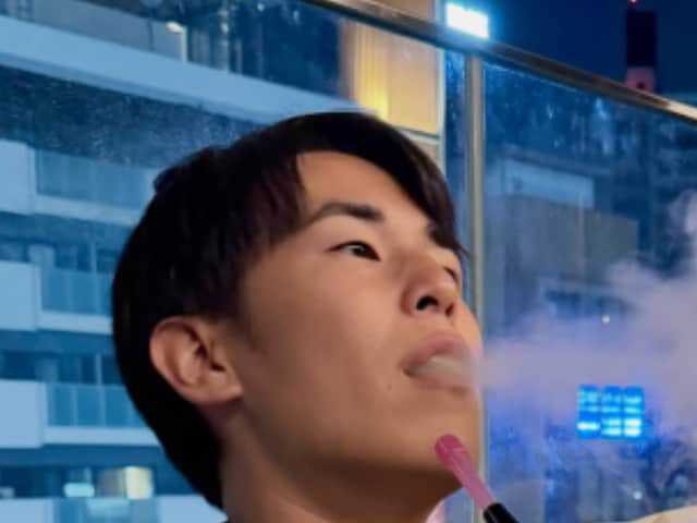 YouTuberグループ・東海オンエアのりょうさんは5月11日、自身のInstagramを更新。ロングネイルが話題となっています。（サムネイル画像出典：りょうさん公式Instagramより）