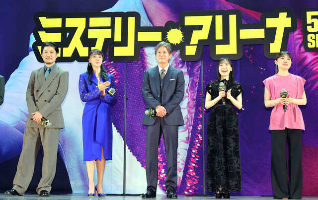 完成試写会に登場した（左から）玉山鉄二、浅野ゆう子、唐沢寿明、芦田愛菜、三浦透子（カメラ・小泉　洋樹）