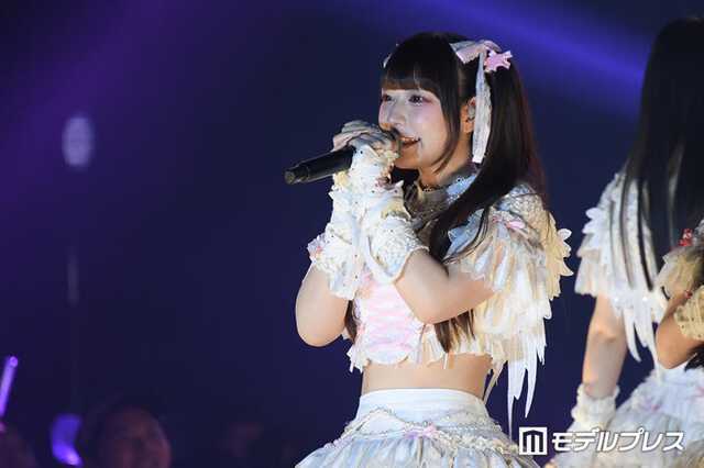 バズ曲連発・きゅるりんってしてみて、甘さ全開のパフォーマンスで魅了