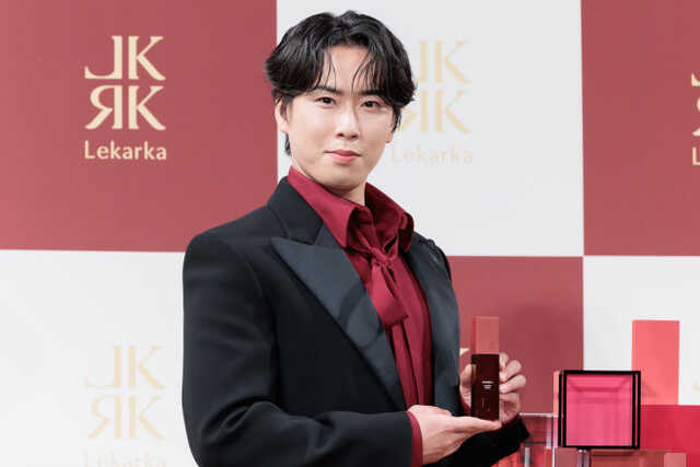 Snow Man・宮舘涼太、機械音声ハプニングを笑いに変える“神対応” - UQ