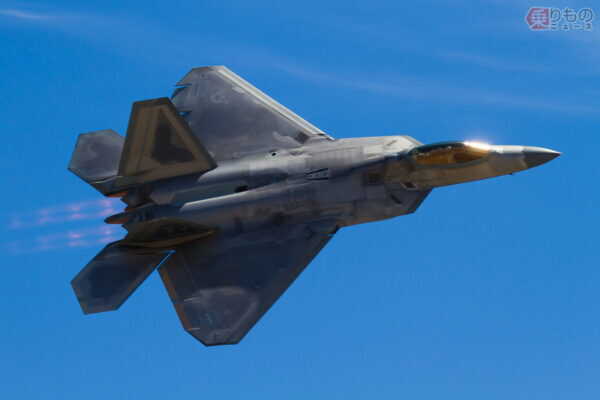 新品未開封アメリカ戦闘機トランプ トランプ氏、カタール訪問中に新型戦闘機F-55と「F-22スーパー