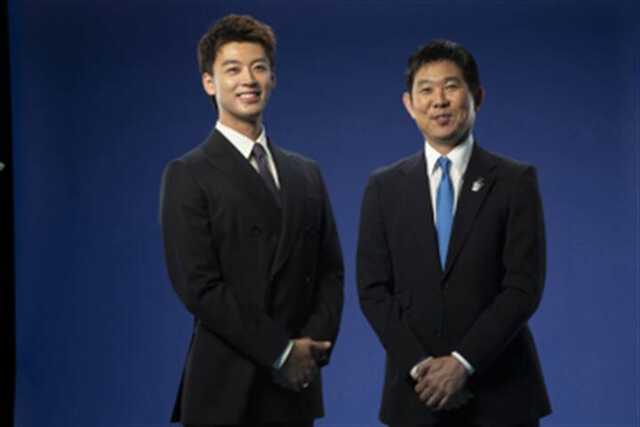 日本テレビ系スペシャルナビゲーターの竹内涼真（左）と日本代表・森保一監督