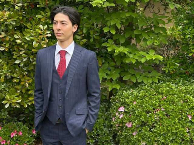 俳優の高杉真宙さんは4月5日、自身のInstagramを更新。イケメンなスーツ姿を公開し、反響を呼んでいます。（サムネイル画像出典：高杉真宙さん公式Instagramより）