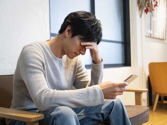 【FPが解説】非接触で、かつスムーズに会計ができるクレジットカードは、便利な支払方法の1つ。しかし、計画的に使用しないと思わぬ損をしてしまうことも。注意点と賢い利用法について、実際の失敗談をもとに解説します。※画像：PIXTA