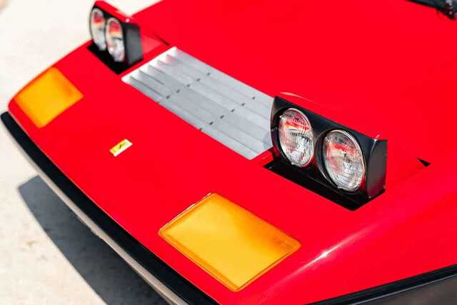 赤／黒ボディの「512BB」はスーパーカー世代の憧れ！ 45年前なのに走行