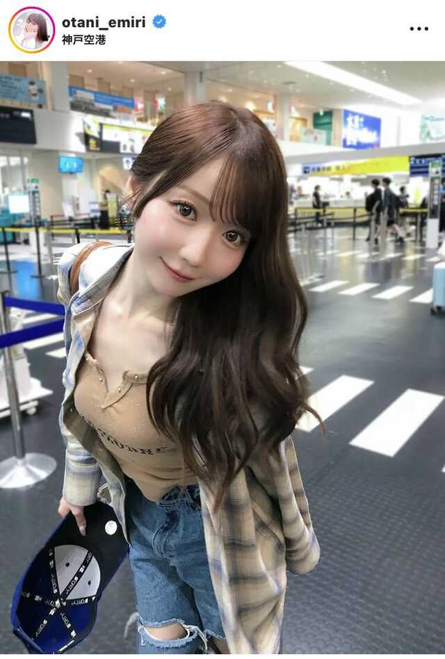 イコラブ・大谷映美里の“空港コーデ”が「お姉さん感ハンパない