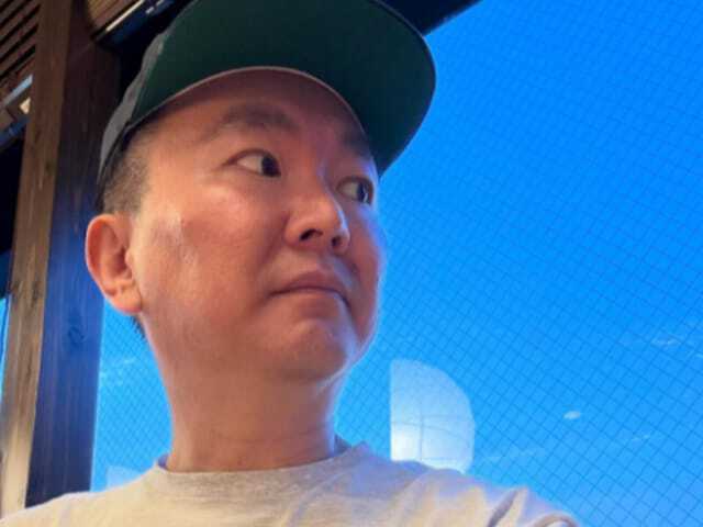 お笑いコンビ・かまいたちの山内健司さんは6月1日、自身のInstagramを更新。「鼻血出るくらい高級」なTシャツを購入したことを報告し、さまざまな反響を呼んでいます。（サムネイル画像出典：山内健司さん公式Instagramより）