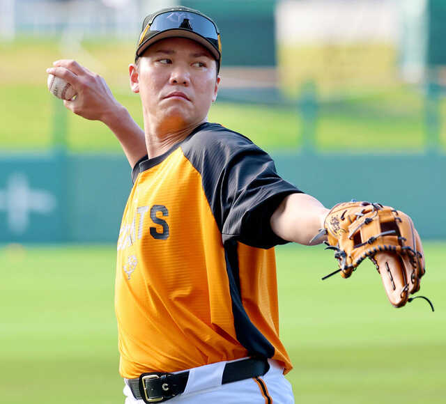 巨人】坂本勇人、韓国のレジェンド捕手と笑顔で再会 ともに通算