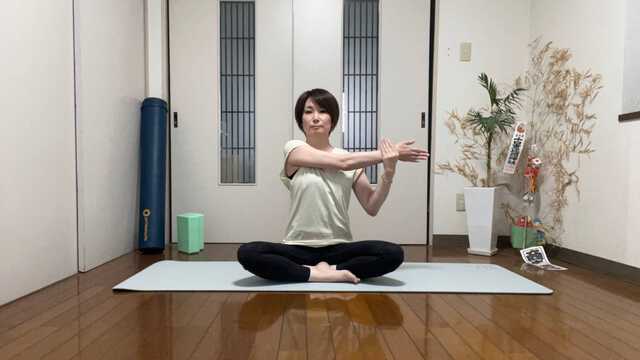 二の腕ほぐしストレッチ
