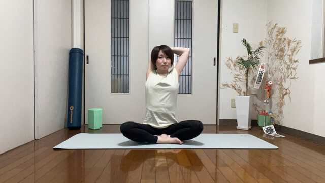 二の腕ほぐしストレッチ