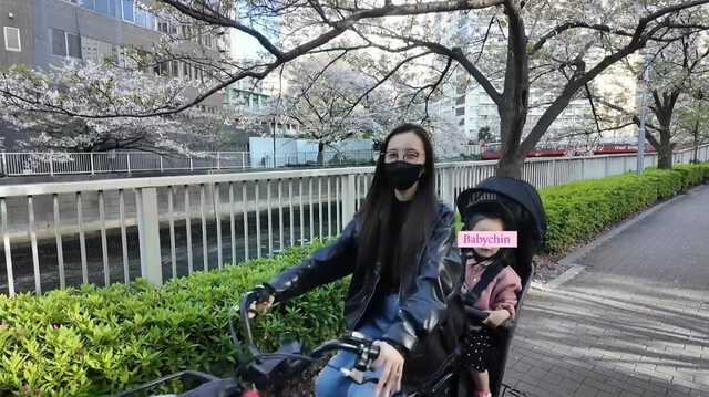 YouTubeチャンネル「友chube 【板野友美】」より