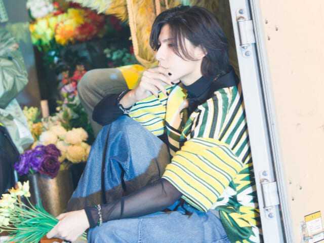 Snow Manのラウールさんは3月25日、自身のInstagramを更新。新曲『BANG!!』のミュージックビデオのオフショットを公開しました。（サムネイル画像出典：ラウールさん公式Instagramより）