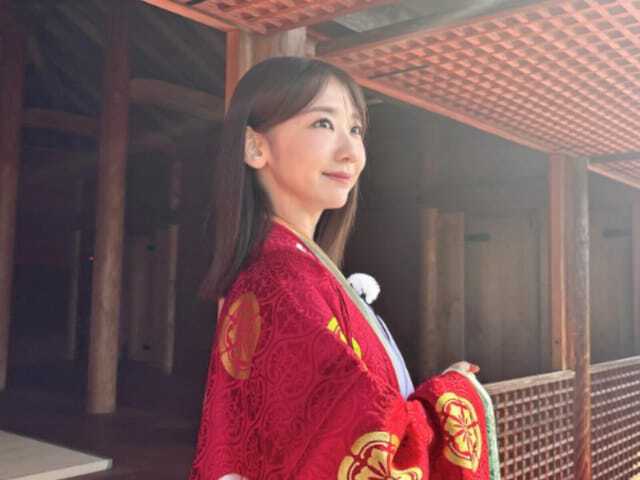 元AKB48の柏木由紀さんは5月22日、自身のInstagramを更新。十二単姿を披露しました。（サムネイル画像出典：柏木由紀さん公式Instagramより）