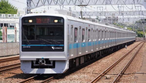 差込式行先板「園部←(梅小路経由)→大久保／大久保←(梅小路経由)→園部」 小田急線で「激レア急行」が8月に運転！ 「本厚木始発」の成城