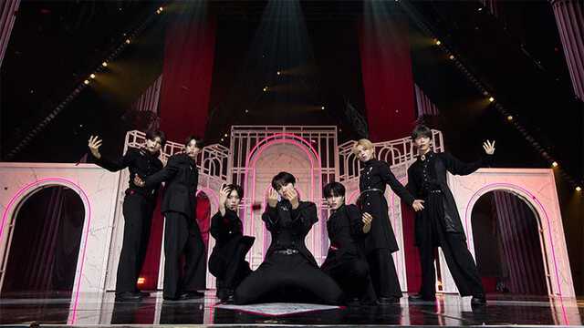 「BLACK ANGEL」(C)PRODUCE 101 JAPAN 新世界