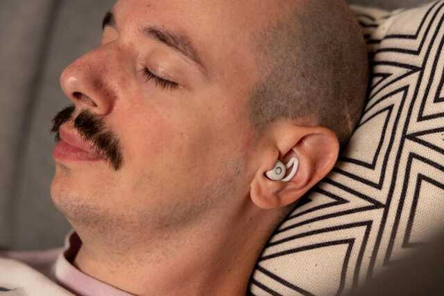 眠りに特化した寝ホン「Ozlo Sleepbuds 2」、使って寝たらどうなった