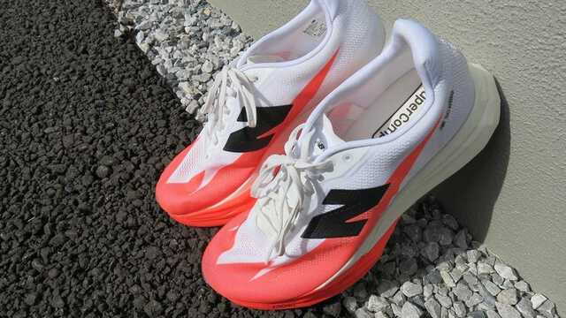 新品未使用 ブルックス ランニングシューズレーシングシューズ